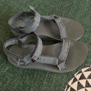 TEVA Women's Midform Universal Canvas Comfortable Quick-Drying Sandal, size 8